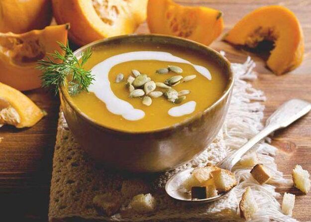 Au cours d'une gastrite aiguë, vous devriez manger des soupes crémeuses. 