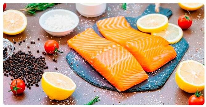 Le repas de poisson quotidien du régime 6 pétales peut inclure du saumon cuit à la vapeur. 